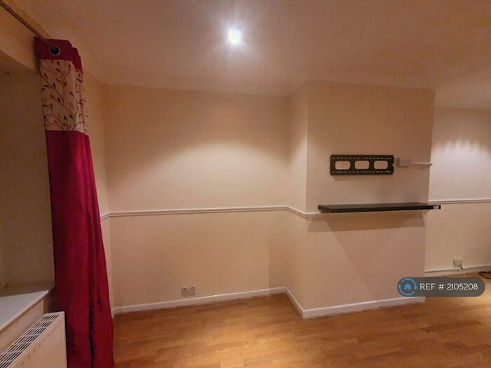 3 Bedroom Terraced House To Rent In Sefton Crescent, Sale, M33