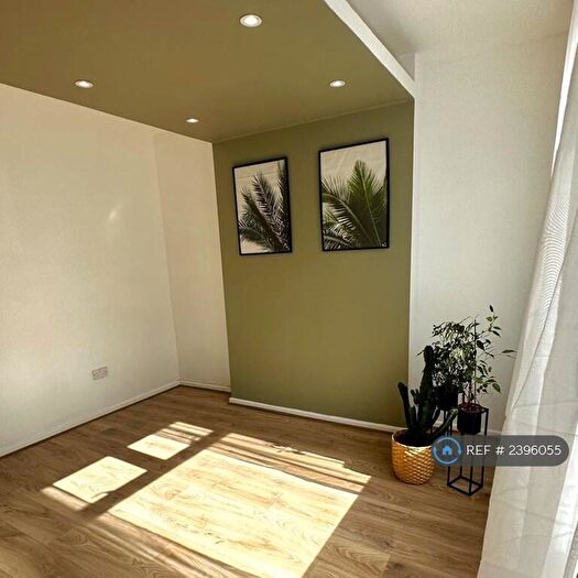 2 Bedroom Terraced House To Rent In Grove Road, Nuneaton, CV10