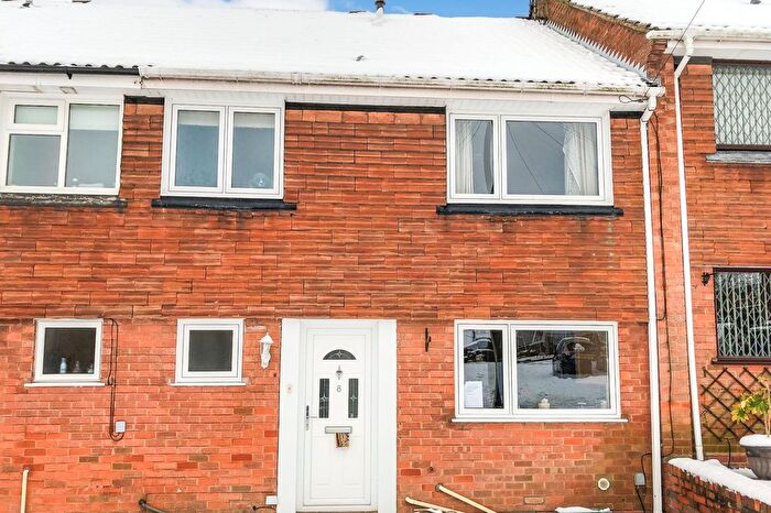 3 Bedroom Terraced House For Sale In Chedworth Close, Northfield, Birmingham, B29