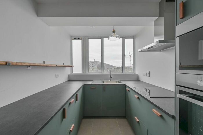 2 Bedroom Flat To Rent In Churchill Gardens, Pimlico, London, SW1V