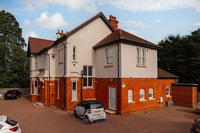 1 Bedroom Studio To Rent In Redwood Drive, Epsom, KT19