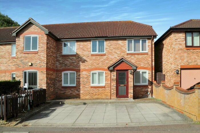 2 Bedroom Maisonette To Rent In Earlsfield Drive, Chelmsford, CM2