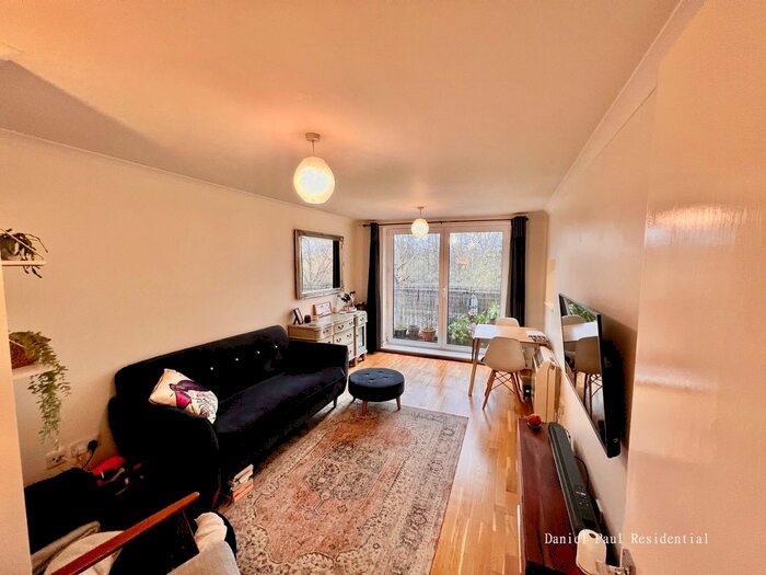 1 Bedroom Flat To Rent In Holland Gardens, Brentford, TW8