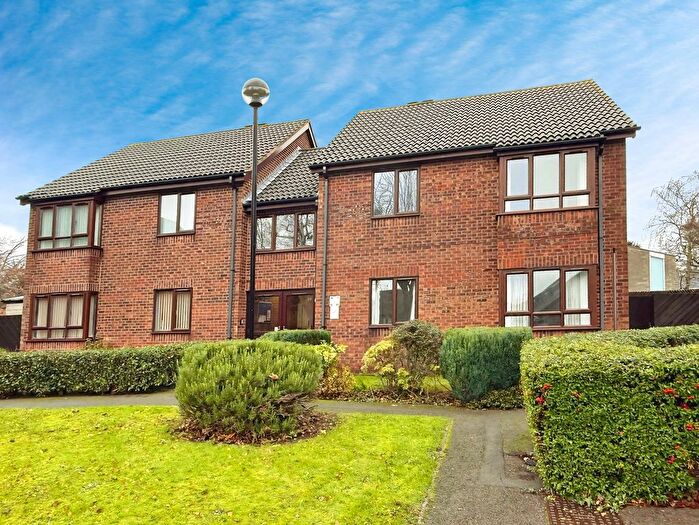 2 Bedroom Flat For Sale In St Pauls Close, Oadby, LE2