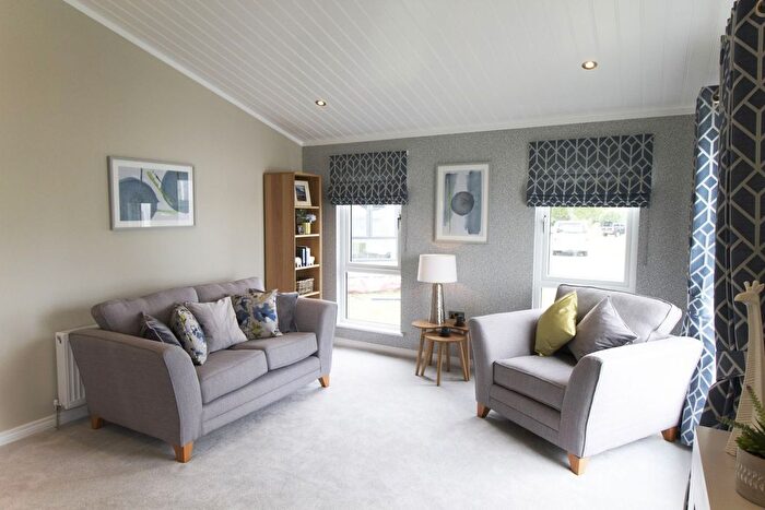 2 Bedroom Mobile/park Home For Sale In Roecliffe, York, YO51