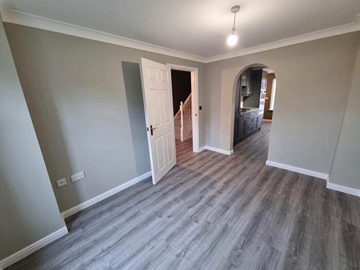 4 Bedroom Semi-Detached House To Rent In Kenny Drive, Carshalton, SM5