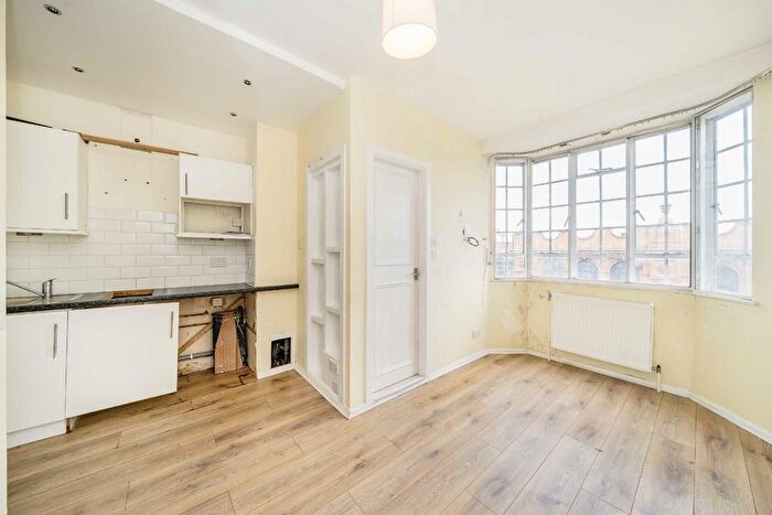 Studio For Sale In Chelsea Cloisters, Chelsea, SW3