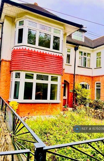 4 Bedroom Semi-Detached House To Rent In Mapperley Drive, Woodford Green, IG8