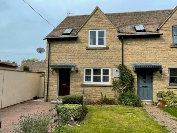 3 Bedroom Semi-Detached House To Rent In Chestnut View, Alvescot, Oxfordshire, OX18
