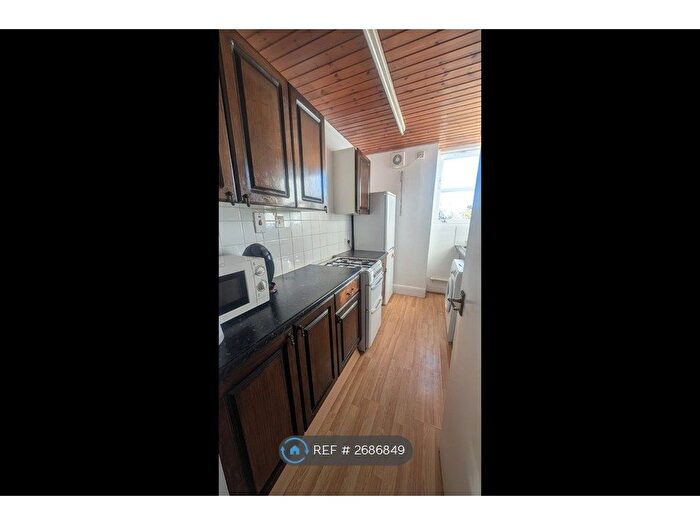 2 Bedroom Flat To Rent In Clepington Road, Dundee, DD3