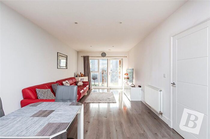 2 Bedroom Apartment For Sale In Lees Court, Royal Anglian Way, Dagenham, RM8