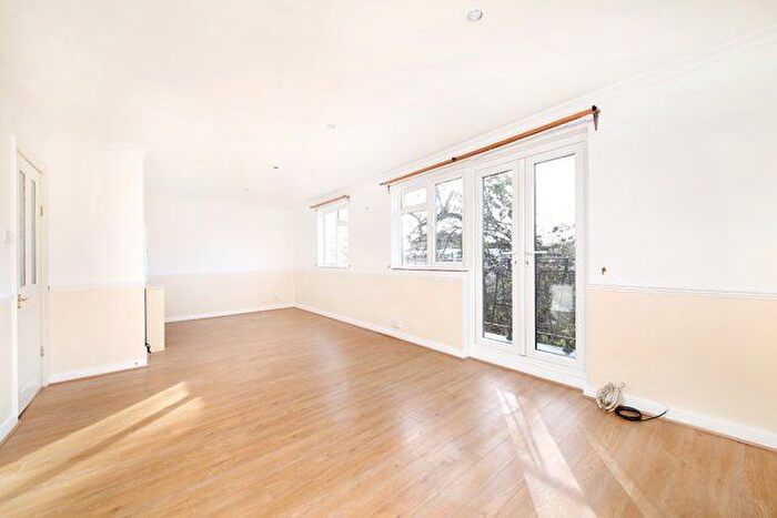 2 Bedroom Flat For Sale In Sandra Court, Spencer Road, W4