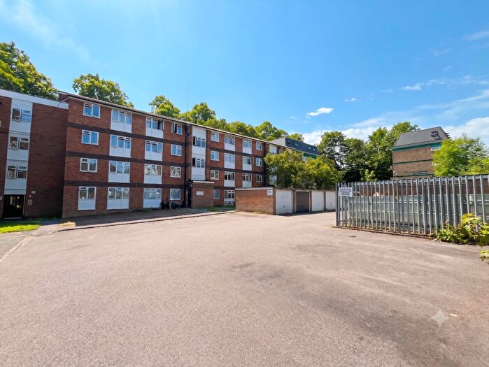 2 Bedroom Apartment For Sale In Brook Street, Luton, Bedfordshire, LU3