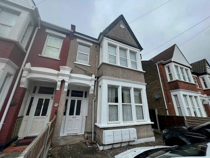 1 Bedroom Flat To Rent In Ceylon Road, Westcliff-On-Sea, SS0