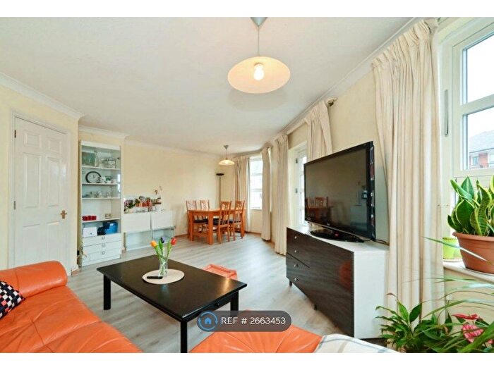 4 Bedroom Flat To Rent In Gorham House, London, SE16