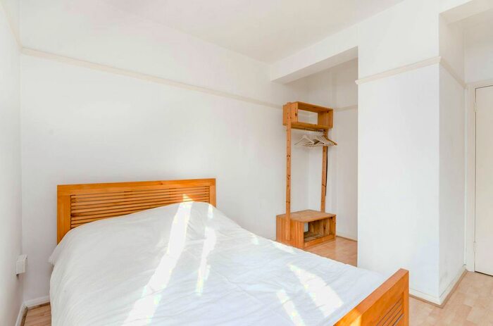 Studio To Rent In Horne Way, West Putney, London, SW15