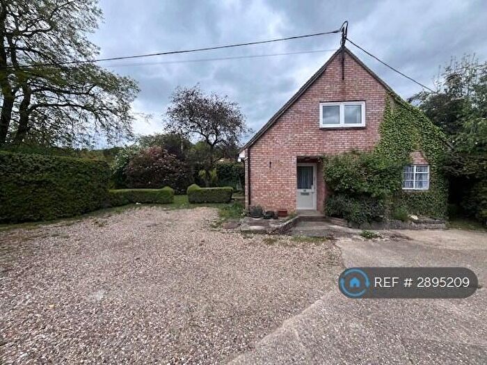3 Bedroom Detached House To Rent In Pitt Hall Farm Cottages, Tadley, RG26
