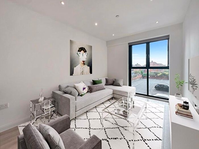 2 Bedroom Flat To Rent In Chesterfield House, Bath Road, Slough, SL1