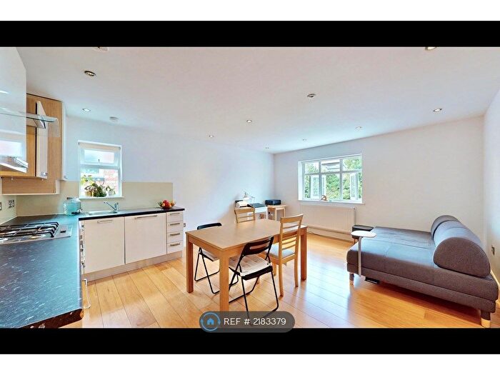 2 Bedroom Flat To Rent In Vivian Avenue, London, NW4