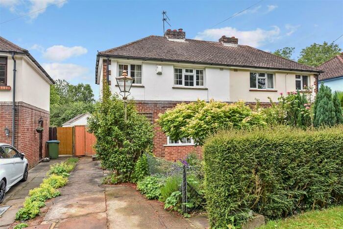 2 Bedroom Semi-Detached House For Sale In Dukes Road, Fontwell, BN18