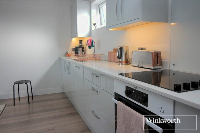 2 Bedroom Flat To Rent In Shenley Road, Borehamwood, Hertfordshire, WD6