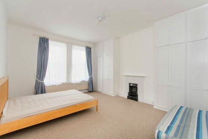 2 Bedroom Flat To Rent In Dukes Avenue, Chiswick, London, W4