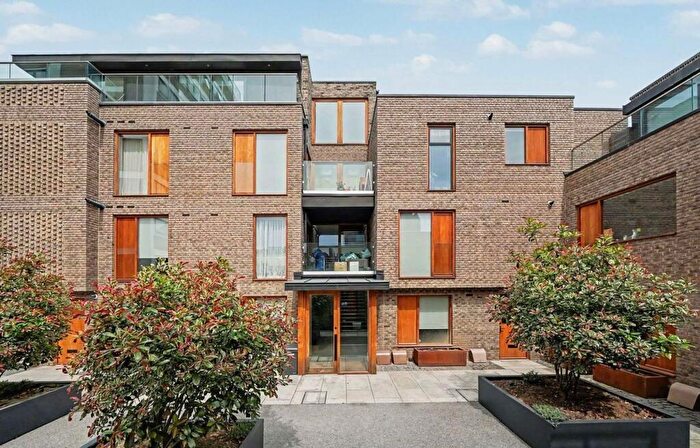 3 Bedroom End Of Terrace House To Rent In Wilberforce Road, Spire Mews, N4
