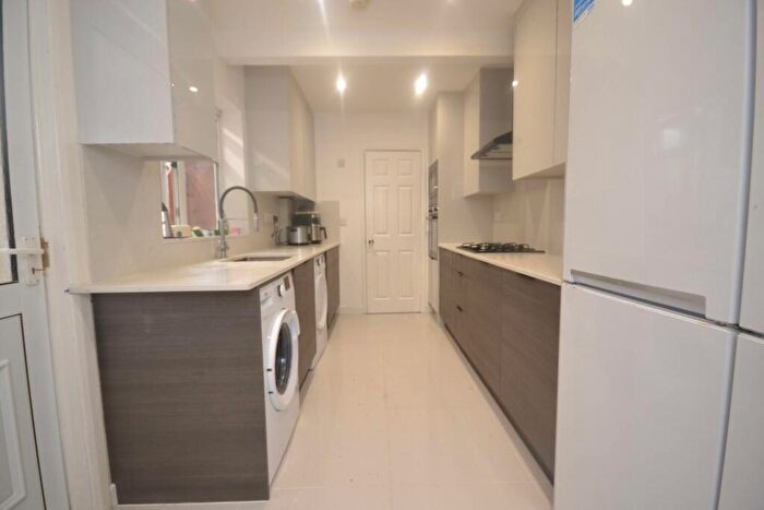 6 Bedroom Terraced House To Rent In Pitcroft Avenue, Reading, RG6