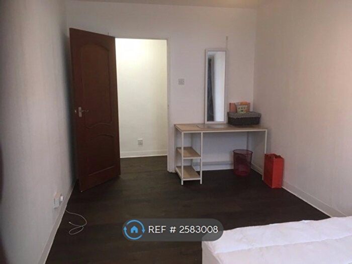 1 Bedroom Flat To Rent In Peregrine House, London, EC1V