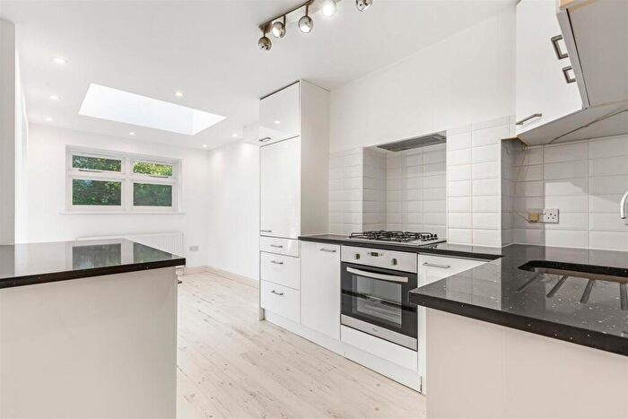 2 Bedroom Flat For Sale In St. Hildas Road, Barnes, London, SW13