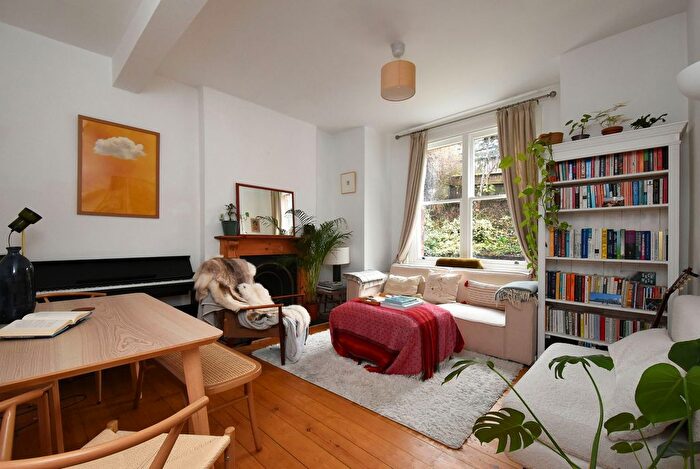 2 Bedroom Flat For Sale In Underhill Road, East Dulwich, London, SE22
