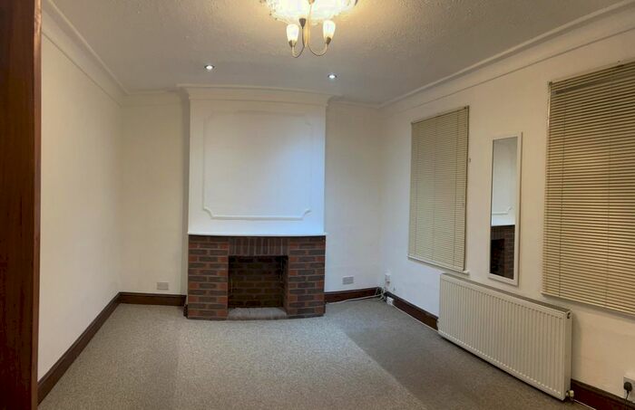 1 Bedroom Flat To Rent In Peel Road, Woodford, London Lj, E18