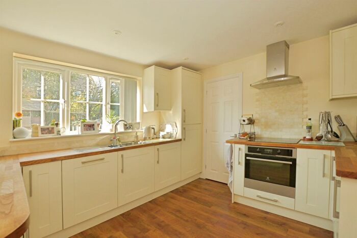 4 Bedroom Detached House For Sale In Bell Chapel Close, Kingsnorth, Ashford, TN23
