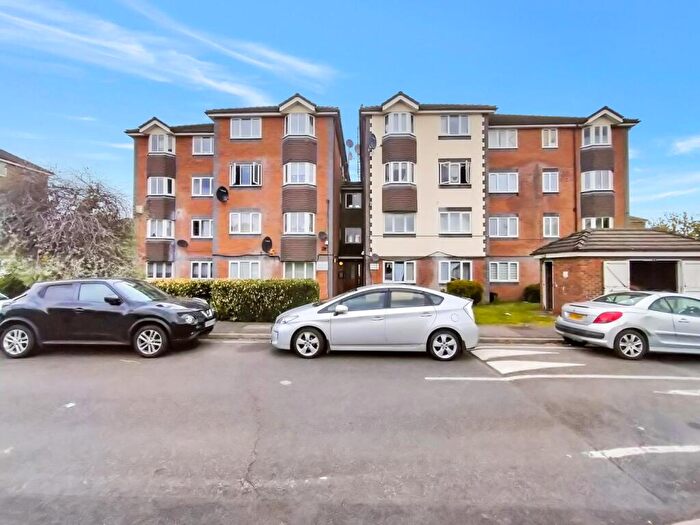 1 Bedroom Apartment To Rent In Tennyson Close, Enfield, EN3