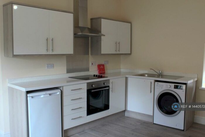 1 Bedroom Flat To Rent In Wellfield Place, Leeds, LS6