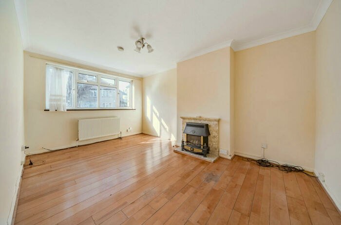 2 Bedroom Maisonette To Rent In Blyth Road, Bromley, BR1
