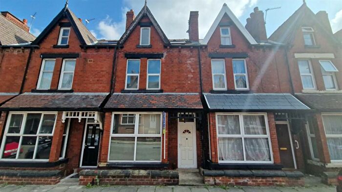 1 Bedroom Flat To Rent In Hillcrest View, Chapeltown, LS7