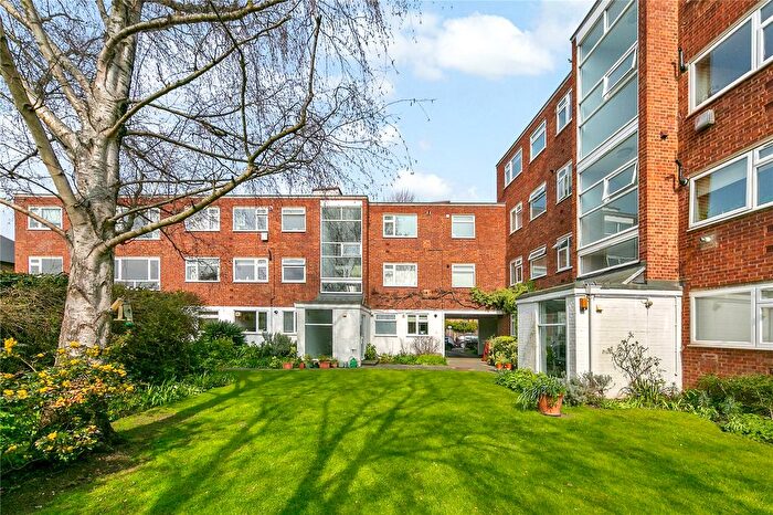 2 Bedroom Flat To Rent In Sandycombe Road, Kew, Richmond, Surrey, TW9