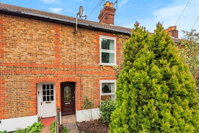 4 Bedroom Terraced House To Rent In Worplesdon Road, Guildford, GU2