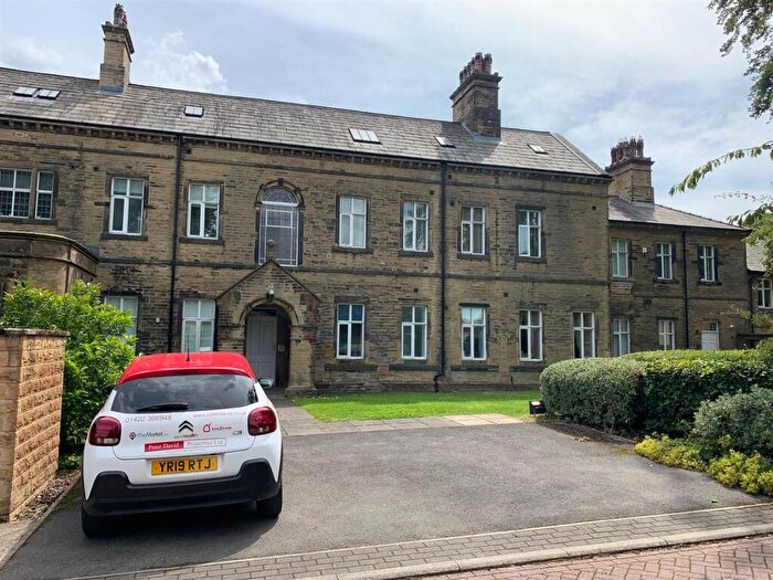 1 Bedroom Apartment To Rent In Sinderhill Court, Northowram, Halifax, HX3