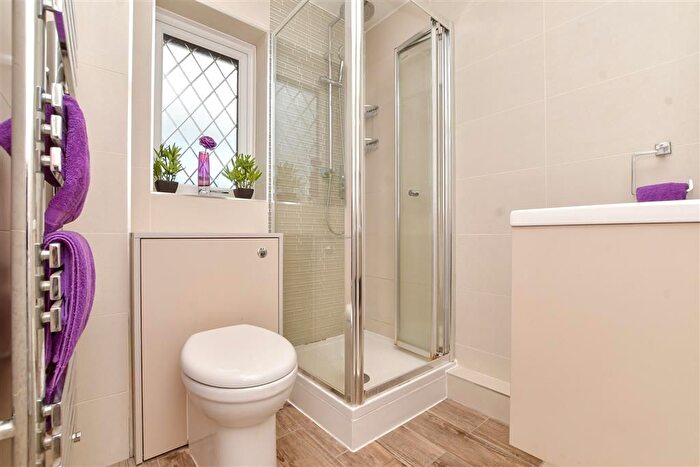 4 Bedroom Detached House For Sale In The Rise, Tadworth, Surrey, KT20