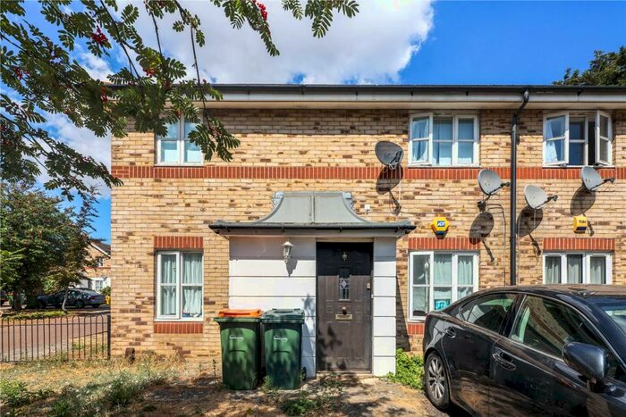 2 Bedroom Maisonette To Rent In Leslie Road, Beckton, London, E16