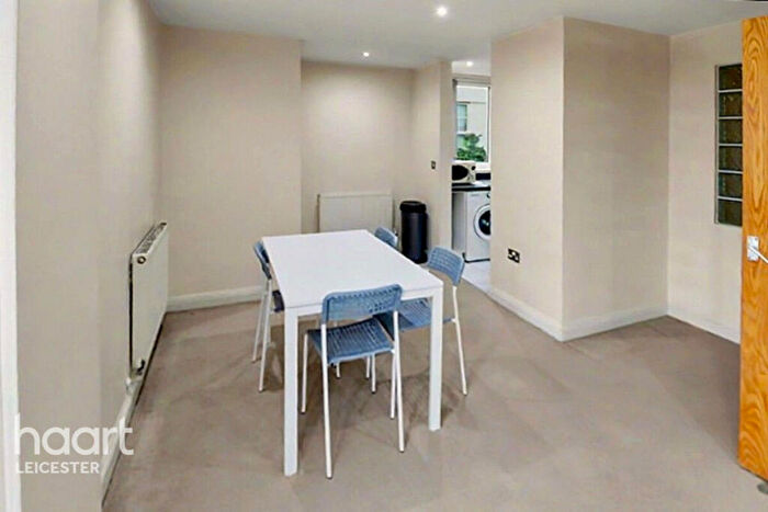 2 Bedroom Apartment For Sale In Watkin Road, Leicester, LE2