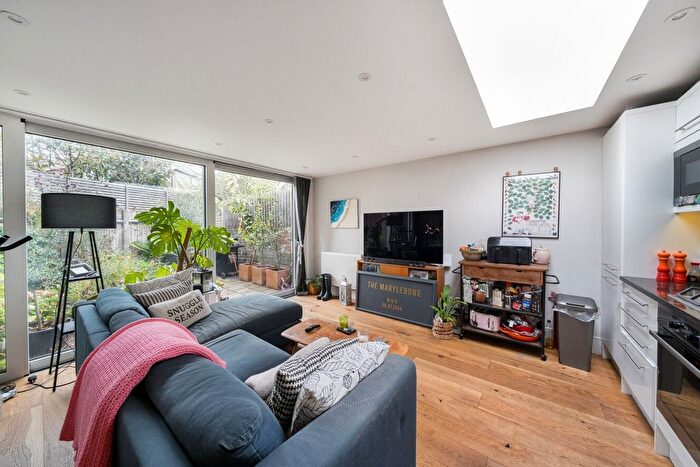 2 Bedroom Flat To Rent In Bellevue Road, London, SW17
