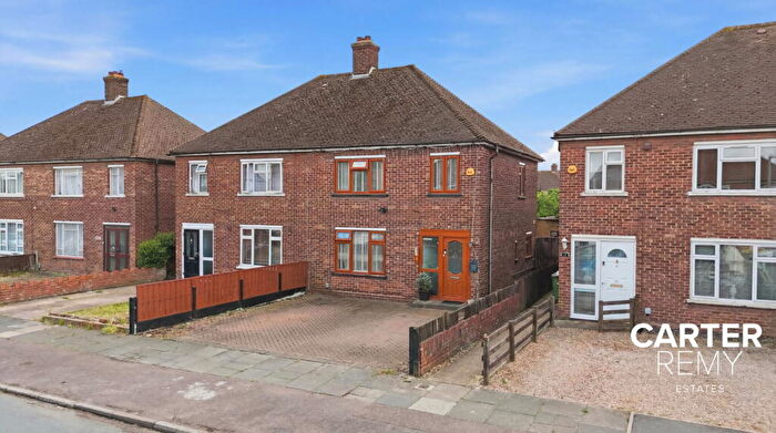 3 Bedroom Semi-Detached House For Sale In Oakway, Grays, RM16