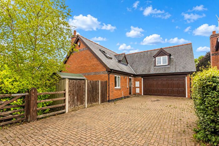 4 Bedroom Detached House For Sale In Swallowfields, Farndon, Chester, CH3