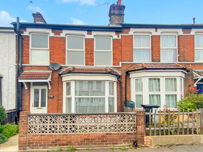 3 Bedroom Terraced House To Rent In Park Avenue, Northfleet, DA11