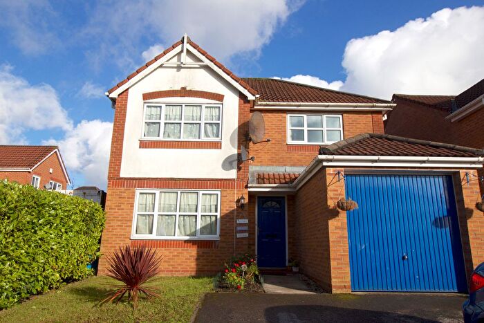 4 Bedroom Detached House To Rent In Howardian Close, Oldham, OL8