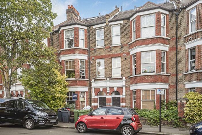 3 Bedroom Flat To Rent In Gauden Road, Clapham, SW4