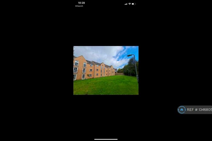 2 Bedroom Flat To Rent In Henshaw Mews, Yeadon, Leeds, LS19